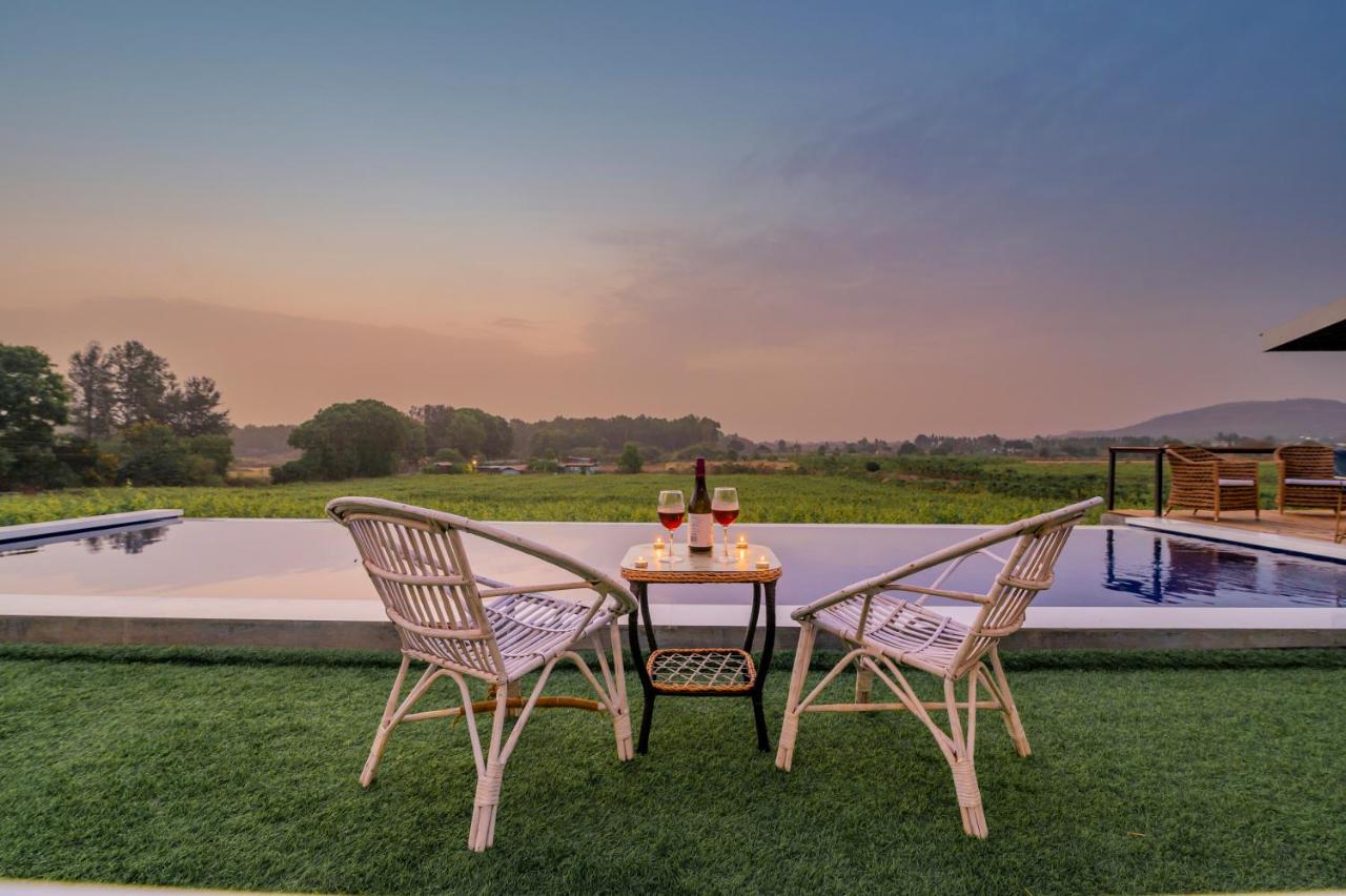 Saffronstays Onellaa, Nashik - Infinity Pool Villa Surrounded By A Vineyard Eksteriør bilde