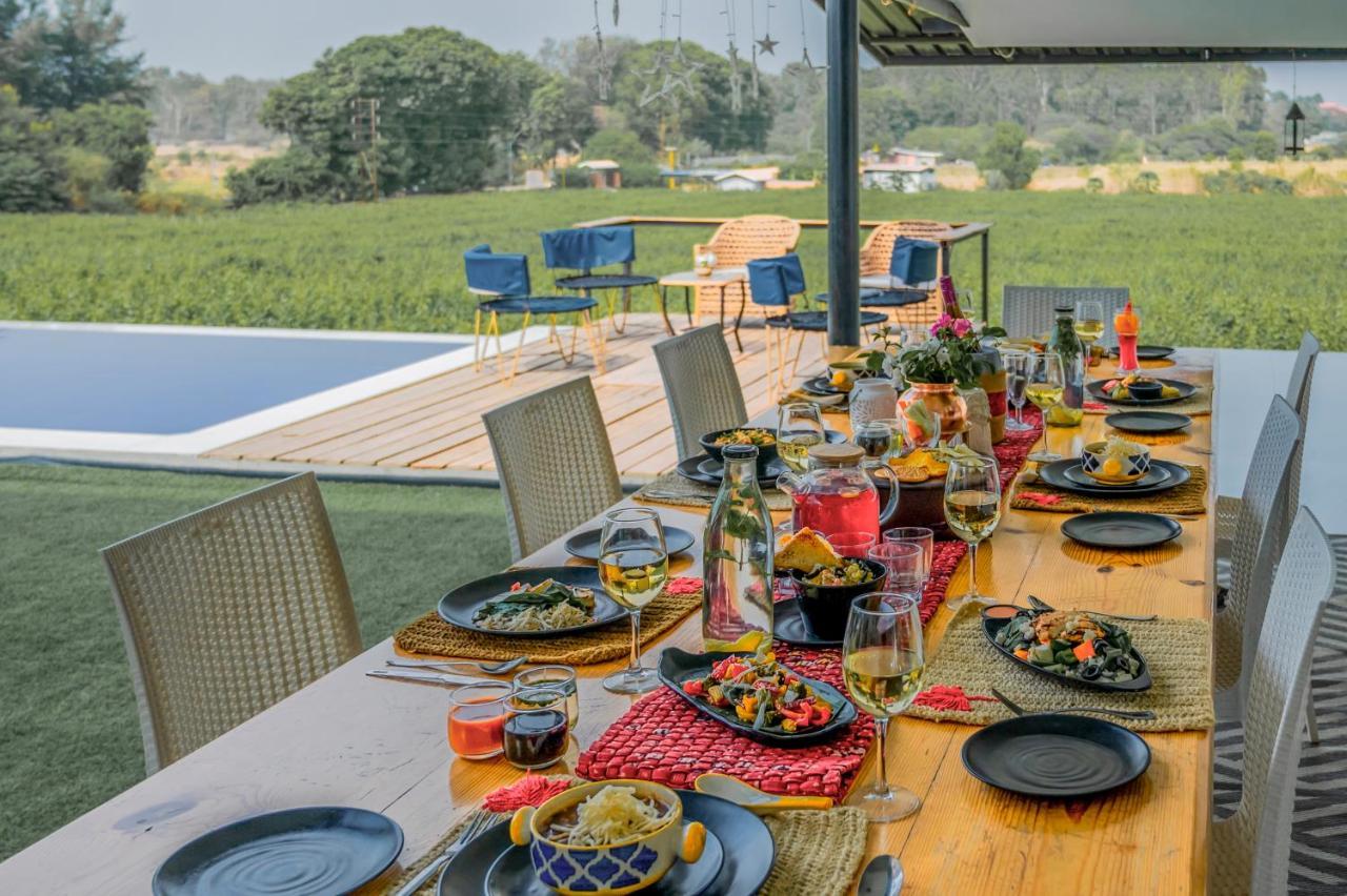 Saffronstays Onellaa, Nashik - Infinity Pool Villa Surrounded By A Vineyard Eksteriør bilde