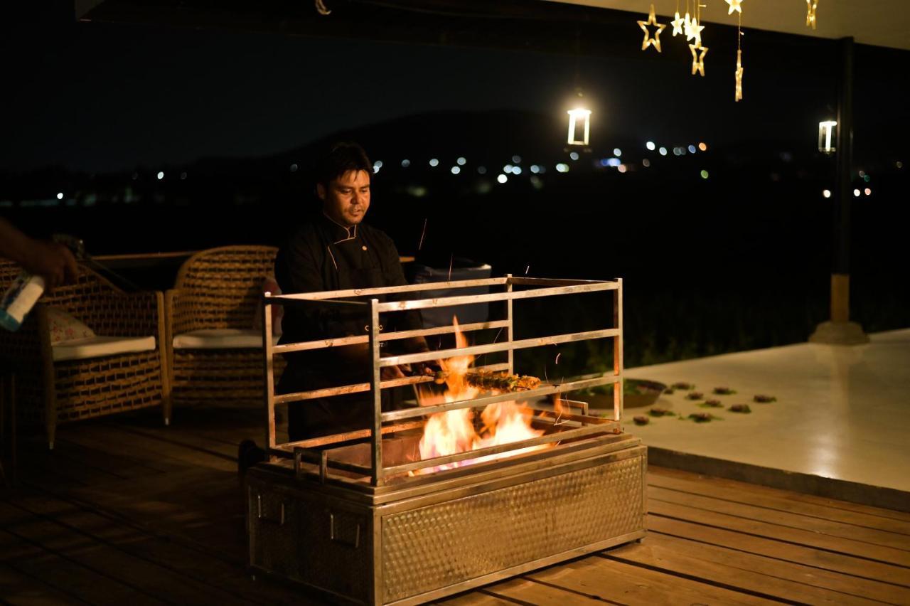 Saffronstays Onellaa, Nashik - Infinity Pool Villa Surrounded By A Vineyard Eksteriør bilde
