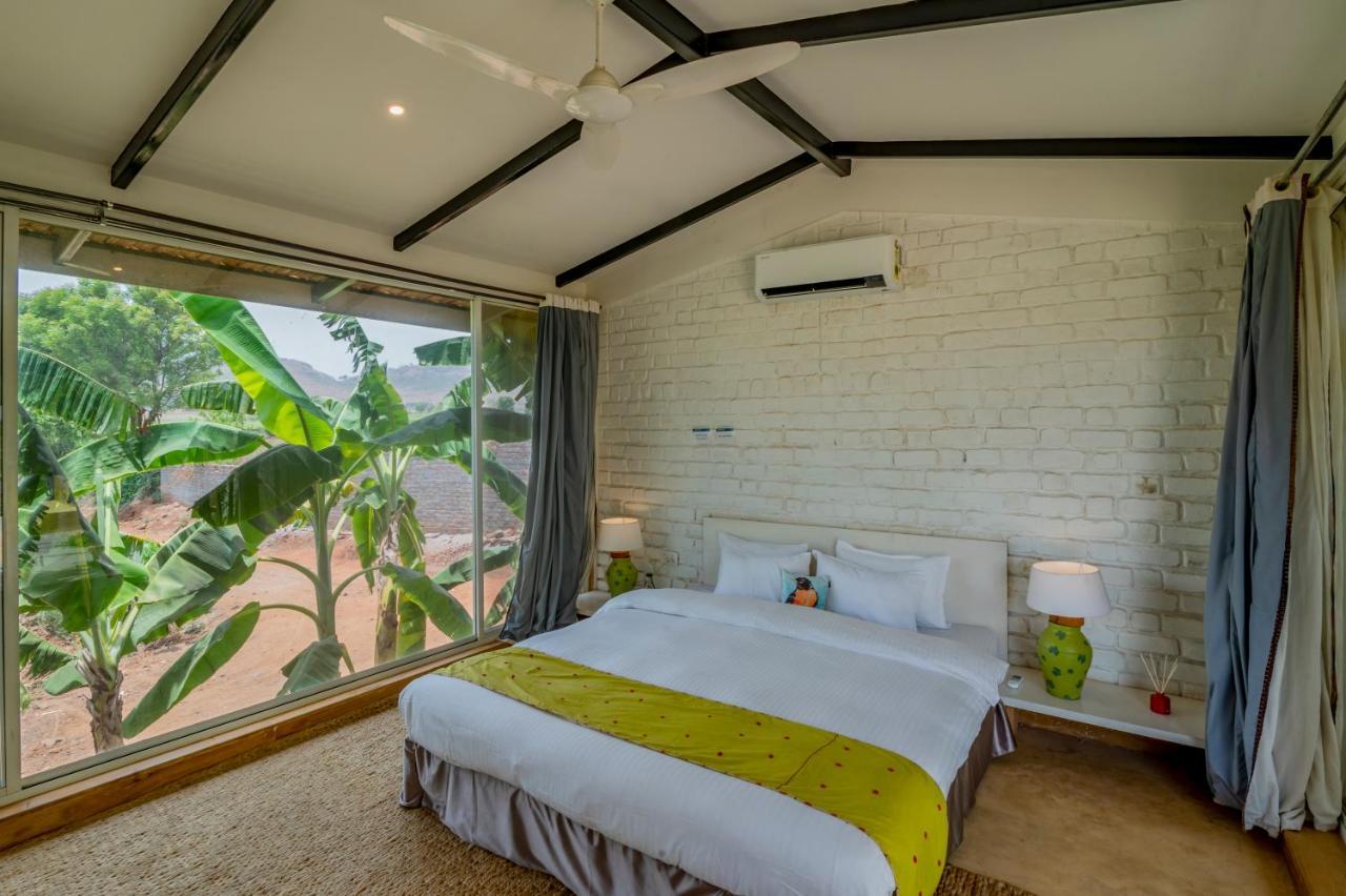 Saffronstays Onellaa, Nashik - Infinity Pool Villa Surrounded By A Vineyard Eksteriør bilde
